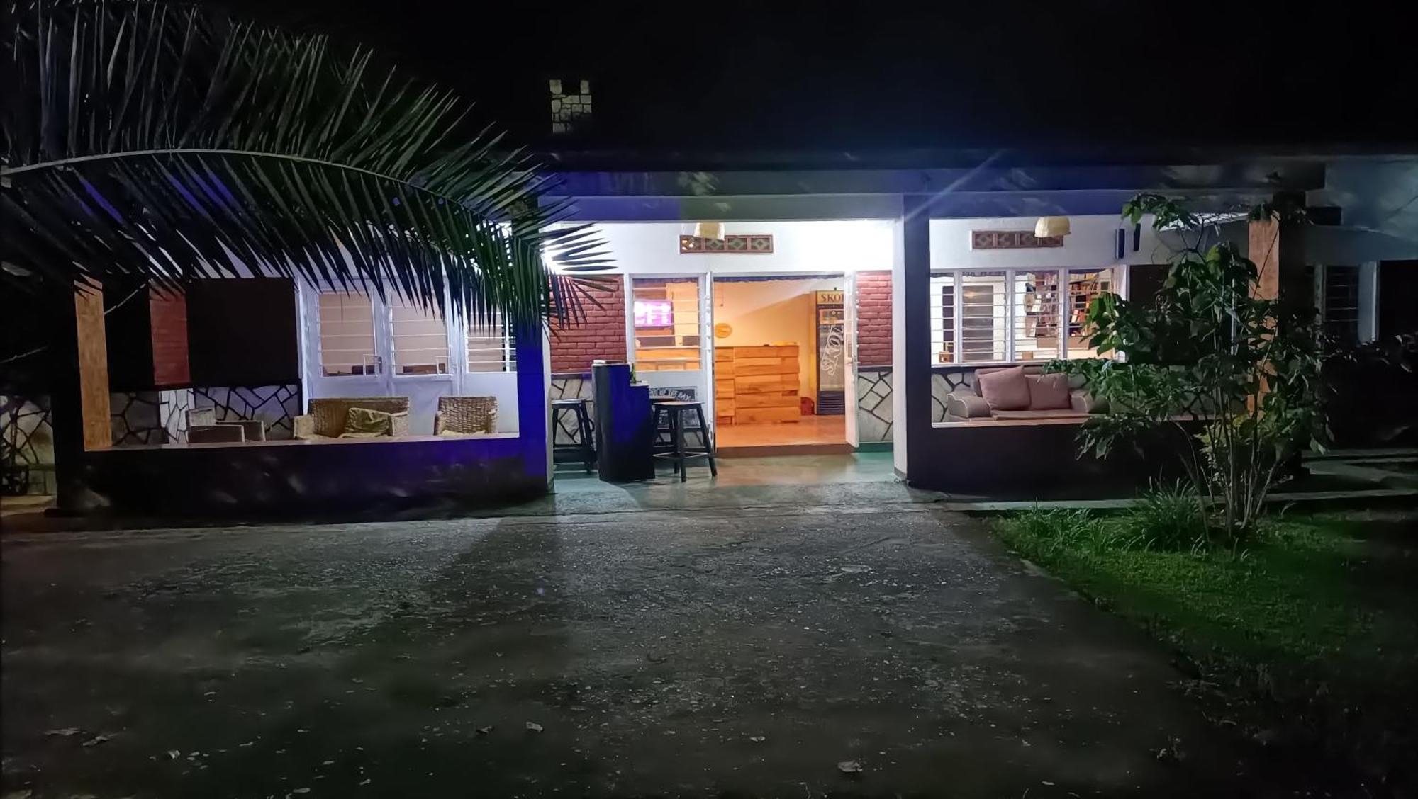 Colibri Taverne & Guest House Gisenyi Exterior foto